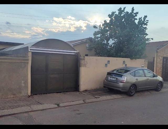 2 BEDROOM HOUSE FOR SALE IN CHIAWELO